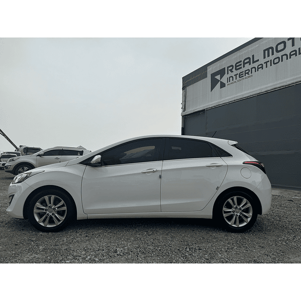 HYUNDAI i30 2014 / PANORAMA SUNROOF / SMART KEY / CAMERA / DIESEL 1.6 2