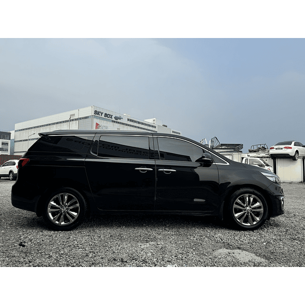 KIA ALL NEW CARNIVAL 2017 / LIMUSINE / DOUBLE SUNROOF / PANTALLA / CAMARA 360 / DIESEL 6