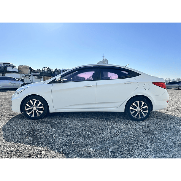 HYUNDAI ACCENT SEDAN 2014/ DIESEL 1.6 VGT / LED FULL OPTION 9