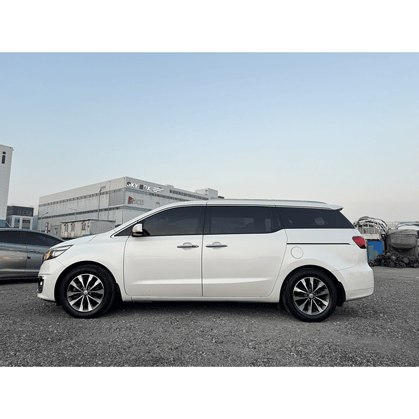 KIA ALL NEW CARNIVAL 2016 / 9PASAJEROS / DIESEL / PUERTA ELECTRICA / SUNROOF 2