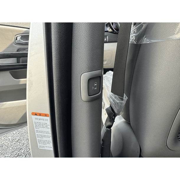 KIA ALL NEW CARNIVAL 2015 / 9PASAJEROS / DIESEL / PUERTA ELECTRICA 23