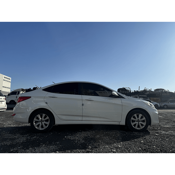 HYUNDAI ACCENT SEDAN 2017 / DIESEL 1.6 VGT  6