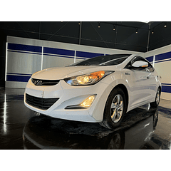 HYUNDAI AVANTE 2015 / DIESEL / 1,6 / ASIENTOS DE CUERO