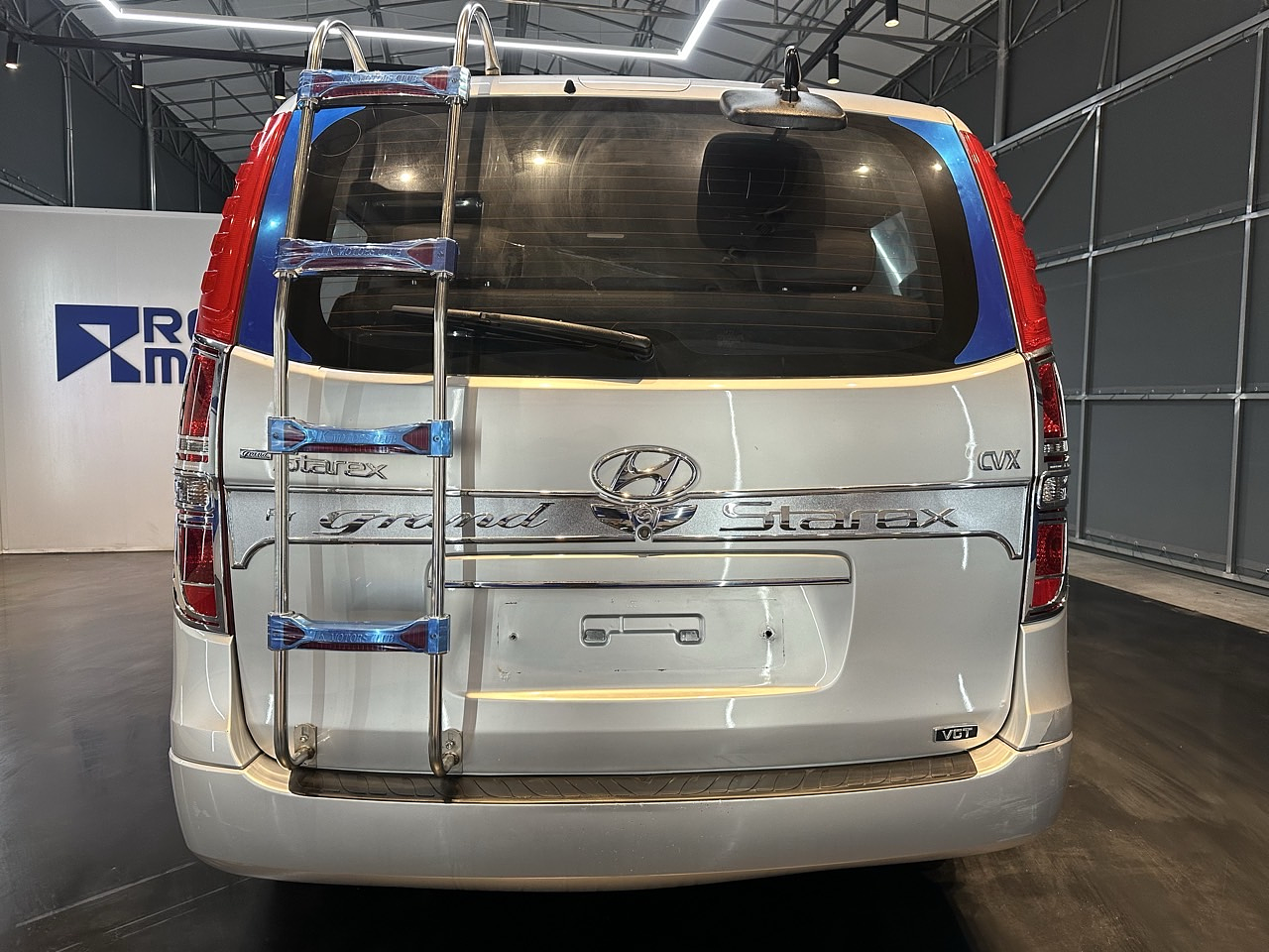 HYUNDAI STAREX 2010 / DIESEL / 2.5 CC / 12PASAJEROS 9