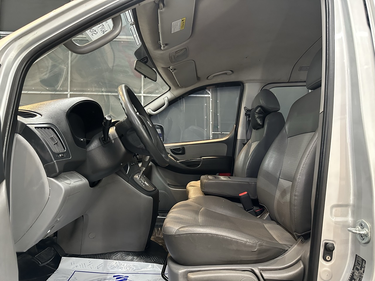 HYUNDAI STAREX 2010 / DIESEL / 2.5 CC / 12PASAJEROS 19