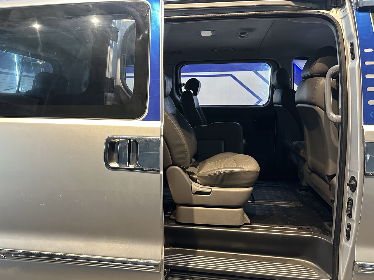 HYUNDAI STAREX 2010 / DIESEL / 2.5 CC / 12PASAJEROS 29