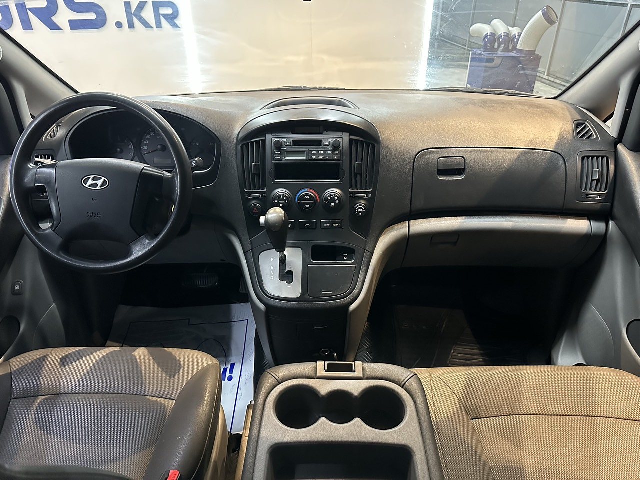 HYUNDAI STAREX 2010 / DIESEL / 2.5 CC / 12PASAJEROS 24