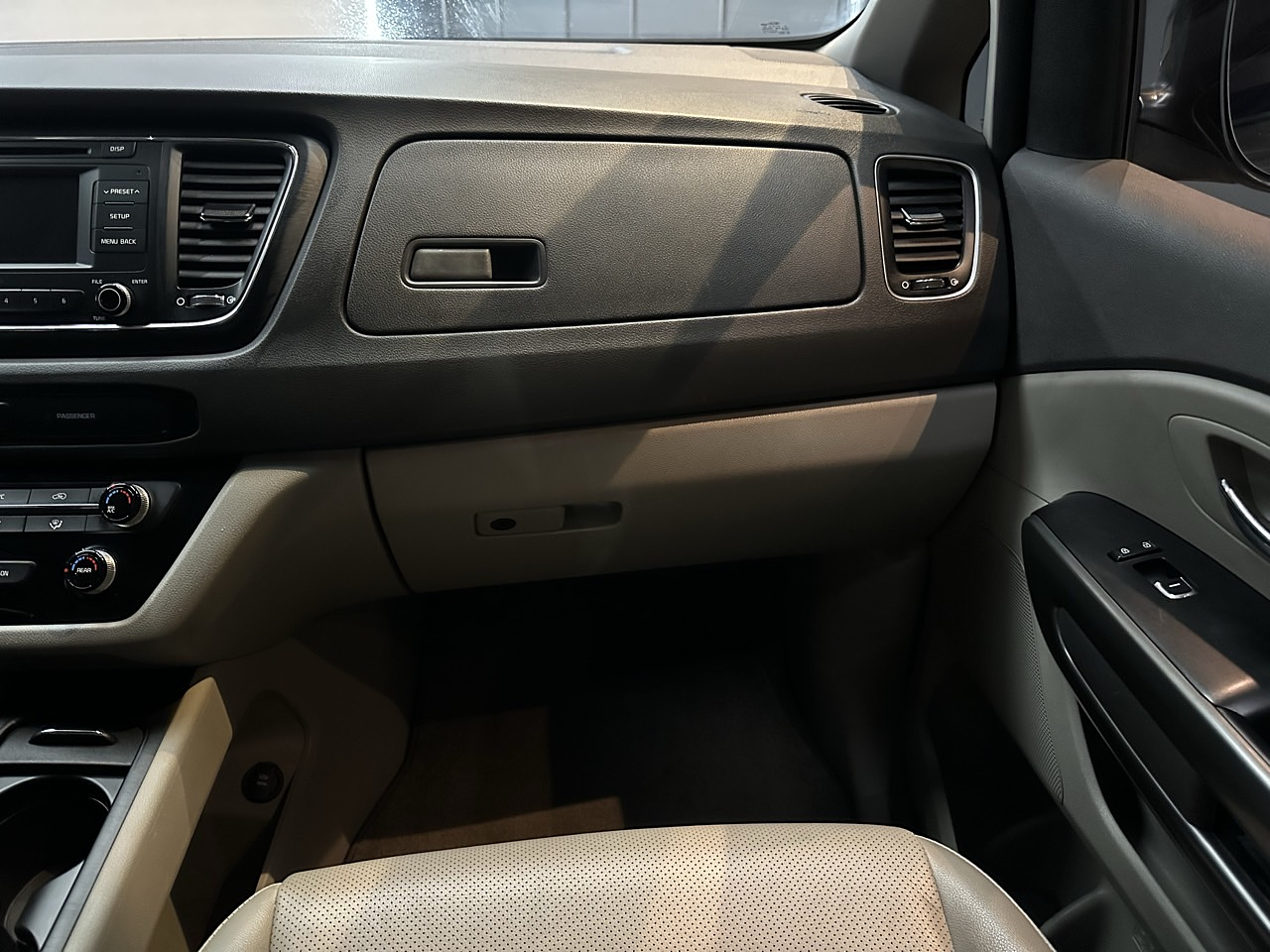 KIA CARNIVAL 2018 / 9PASAJEROS /  DIESEL / SMART KEY  30