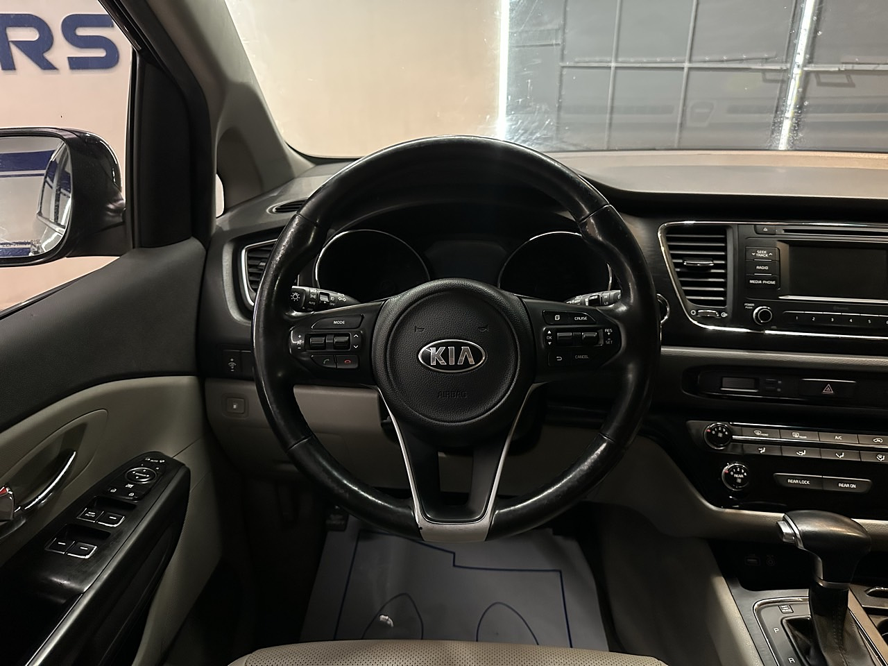 KIA CARNIVAL 2018 / 9PASAJEROS /  DIESEL / SMART KEY  26