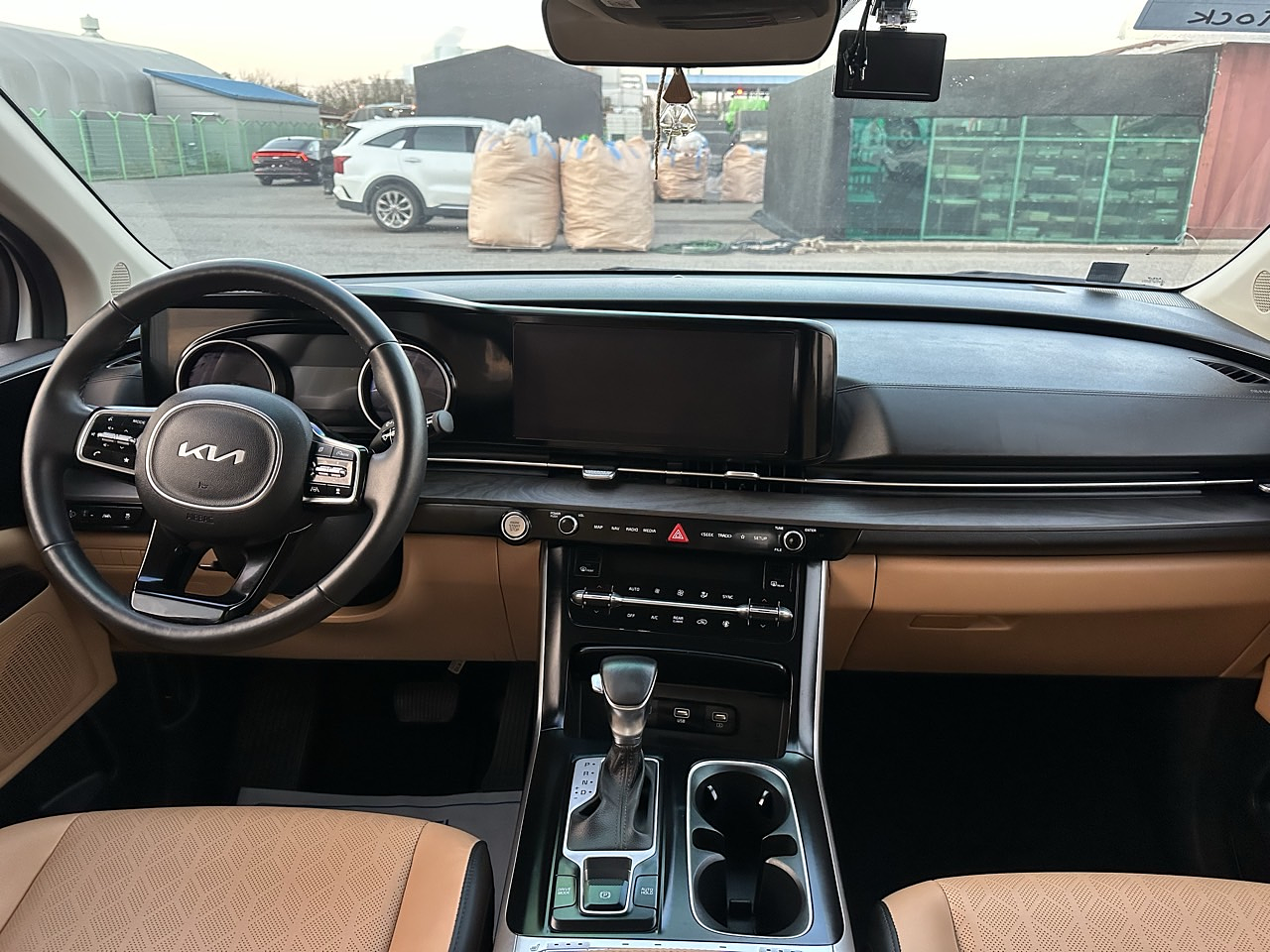 KIA CARNIVAL 2023 / 9PASAJEROS / CÁMARA R / DIESEL 2.2 / 2WD 14