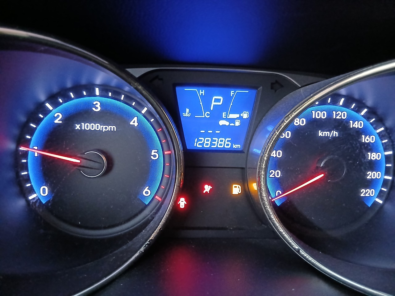  HYUNDAI TUCSON 2011 / AUTOMÁTICA  / DIESEL 2.0 / 2WD / CAMARA R  16