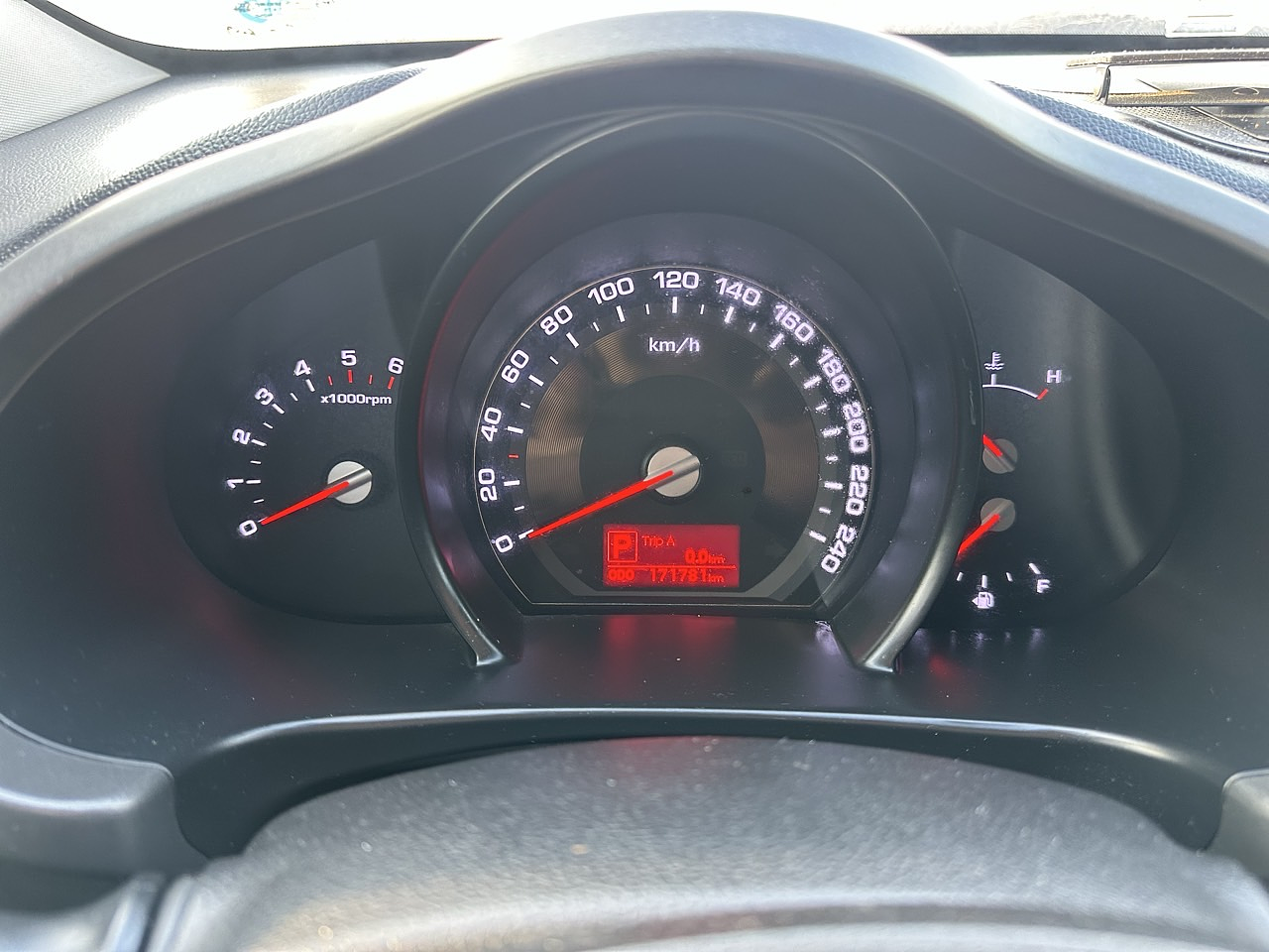 KIA SPORTAGE 2012 / PANTALLA  / 2WD / DIESEL 2.0 16