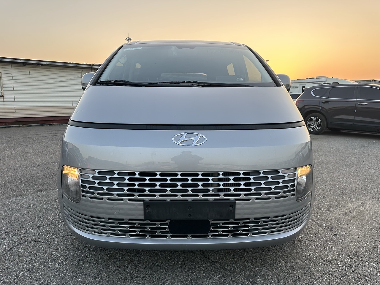 HYUNDAI STARIA 2022 / 2WD / DIESEL 2.5 / 9SEATS  3