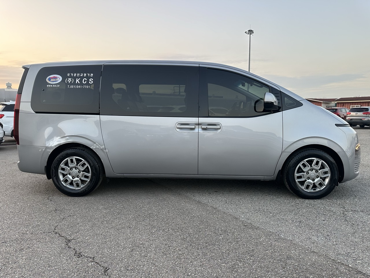 HYUNDAI STARIA 2022 / 2WD / DIESEL 2.5 / 9SEATS  7