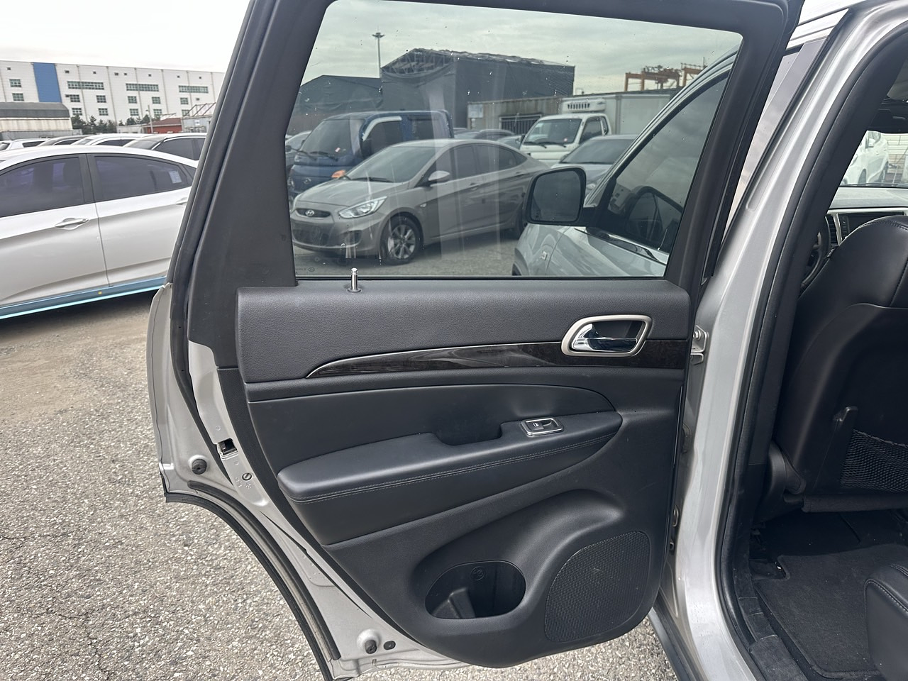 JEEP CHEROKEE 2012 / DIESEL3.0/ SUNROOF/ R.CAM / 4WD 24