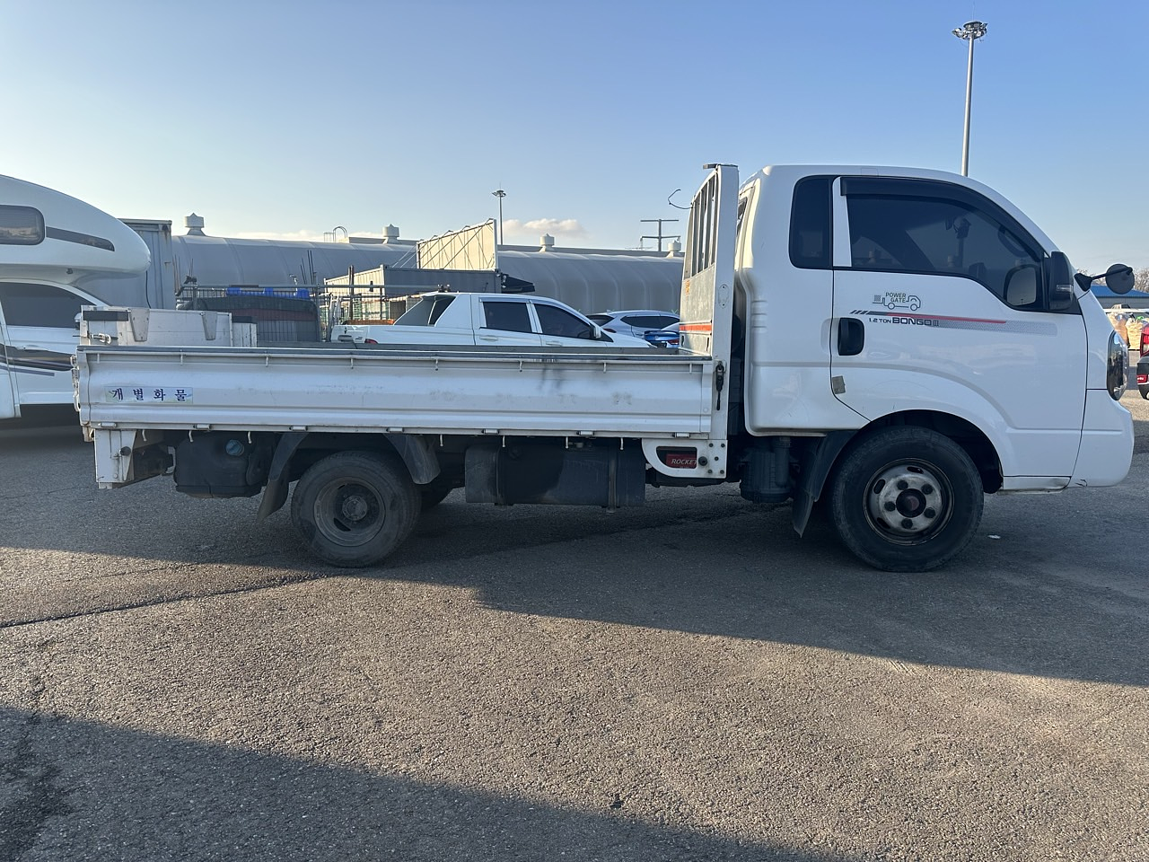 KIA BONGO3 2020 1.2T / CAMARA R / MECANICO / DIESEL 2.5 7