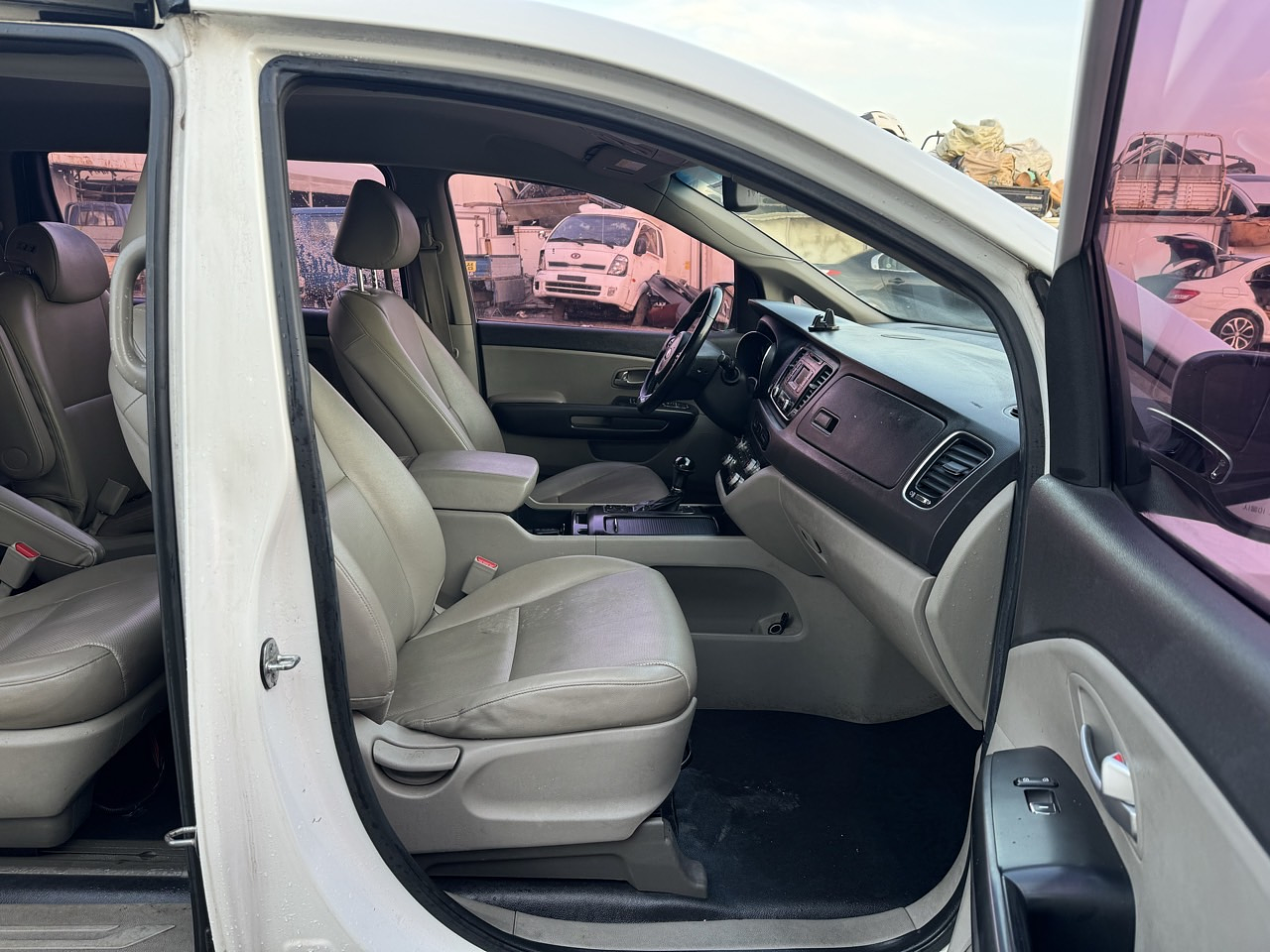 KIA ALL NEW CARNIVAL 2016 / 9PASAJEROS / DIESEL / SMART KEY 11