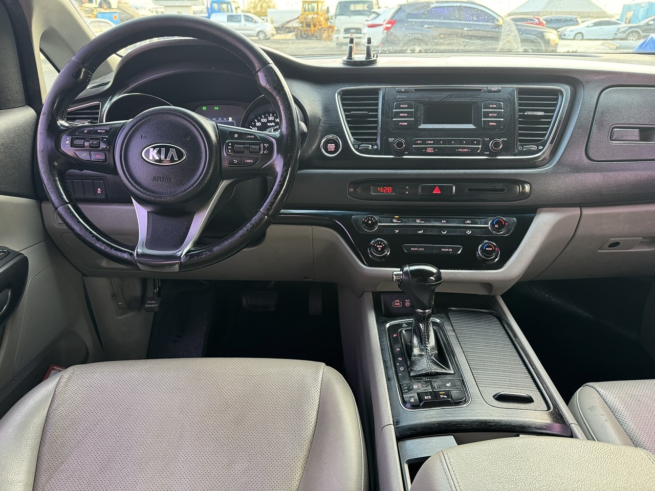 KIA ALL NEW CARNIVAL 2016 / 9PASAJEROS / DIESEL / SMART KEY 13