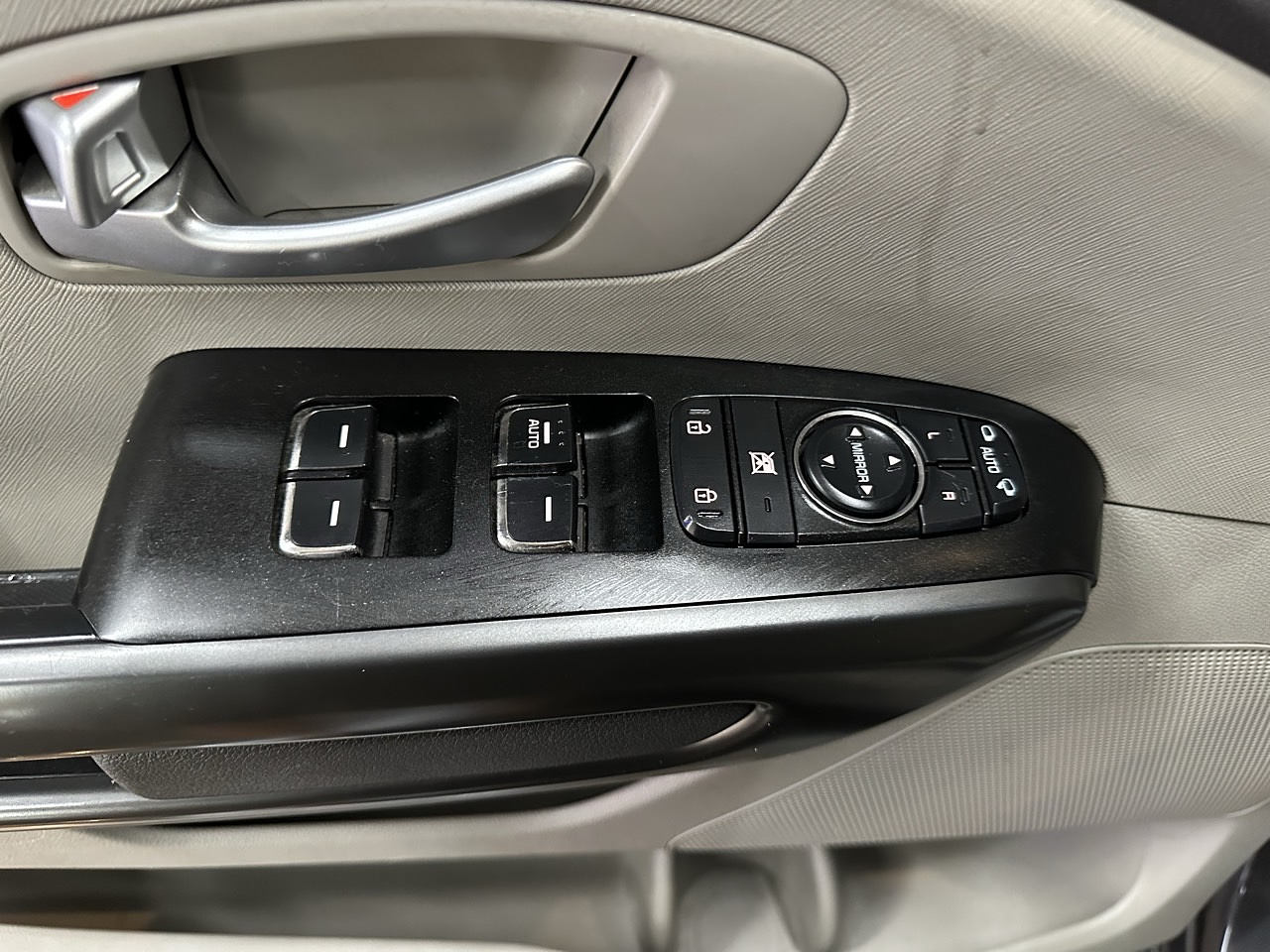 KIA ALL NEW CARNIVAL 2016 / 9PASAJEROS / DIESEL / PUERTA ELECTRICA  19