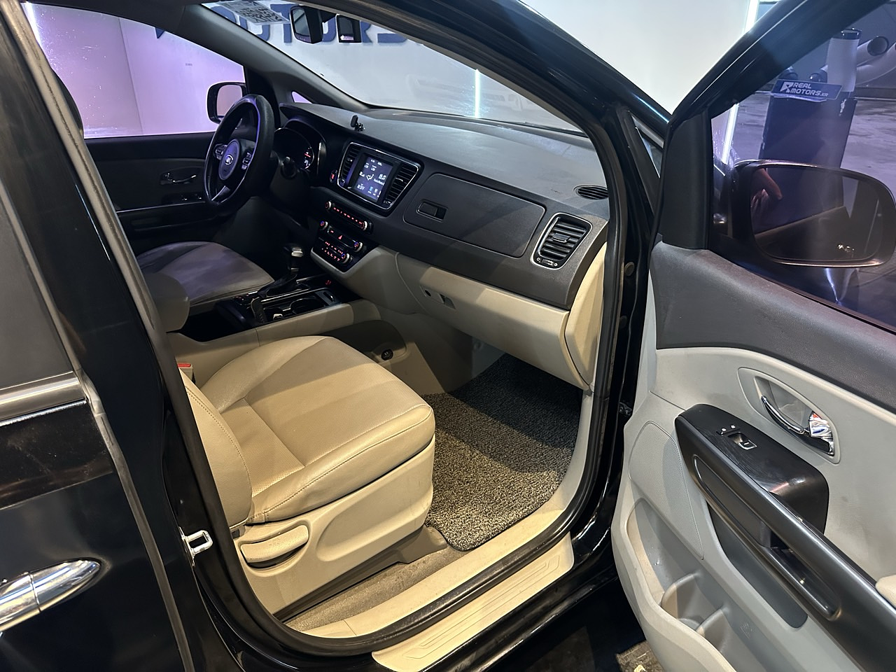 KIA ALL NEW CARNIVAL 2018 / 9PASAJEROS / DIESEL / R CAMARA / SMART KEY 25