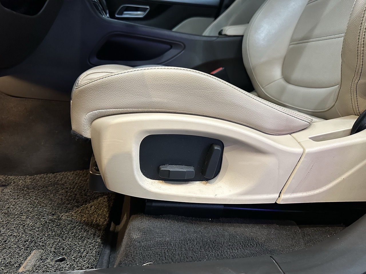 JAGUAR F-PACE 2018 / SUNROOF / 4WD / SMART KEY / FULL EQUIPO / DIESEL 11