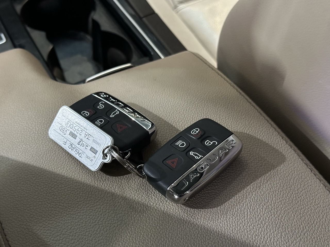 JAGUAR F-PACE 2018 / SUNROOF / 4WD / SMART KEY / FULL EQUIPO / DIESEL 13