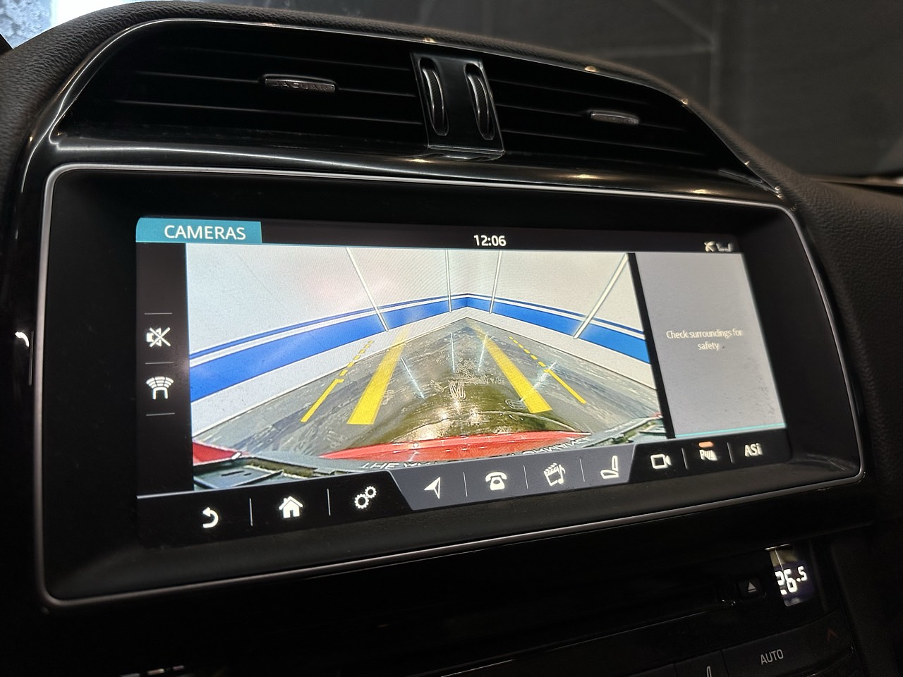 JAGUAR F-PACE 2018 / SUNROOF / 4WD / SMART KEY / FULL EQUIPO / DIESEL 17