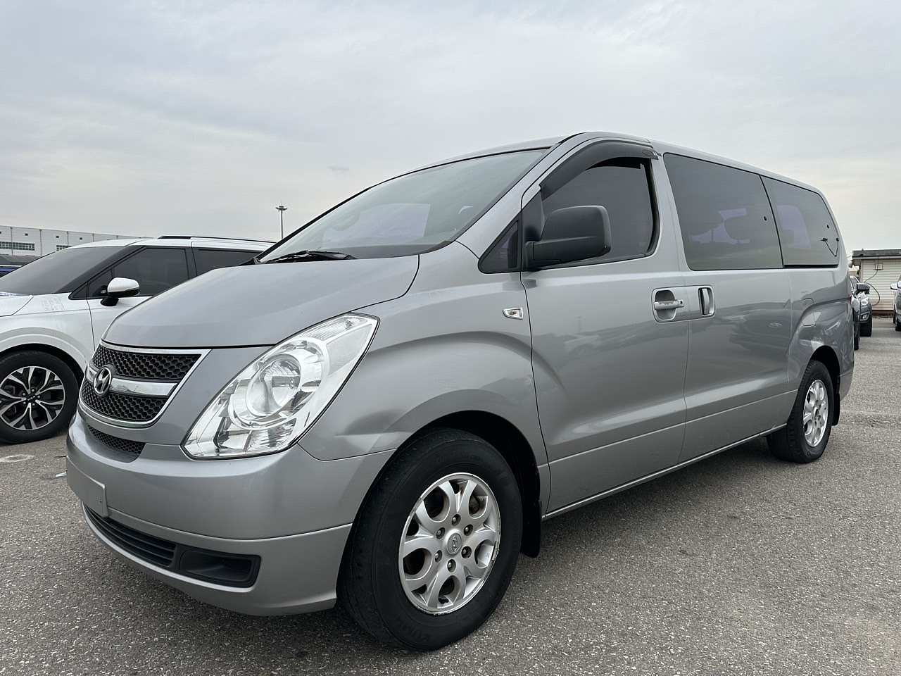 HYUNDAI STAREX 2013 / DIESEL 2.5 / 2WD / 12PASAJEROS 2