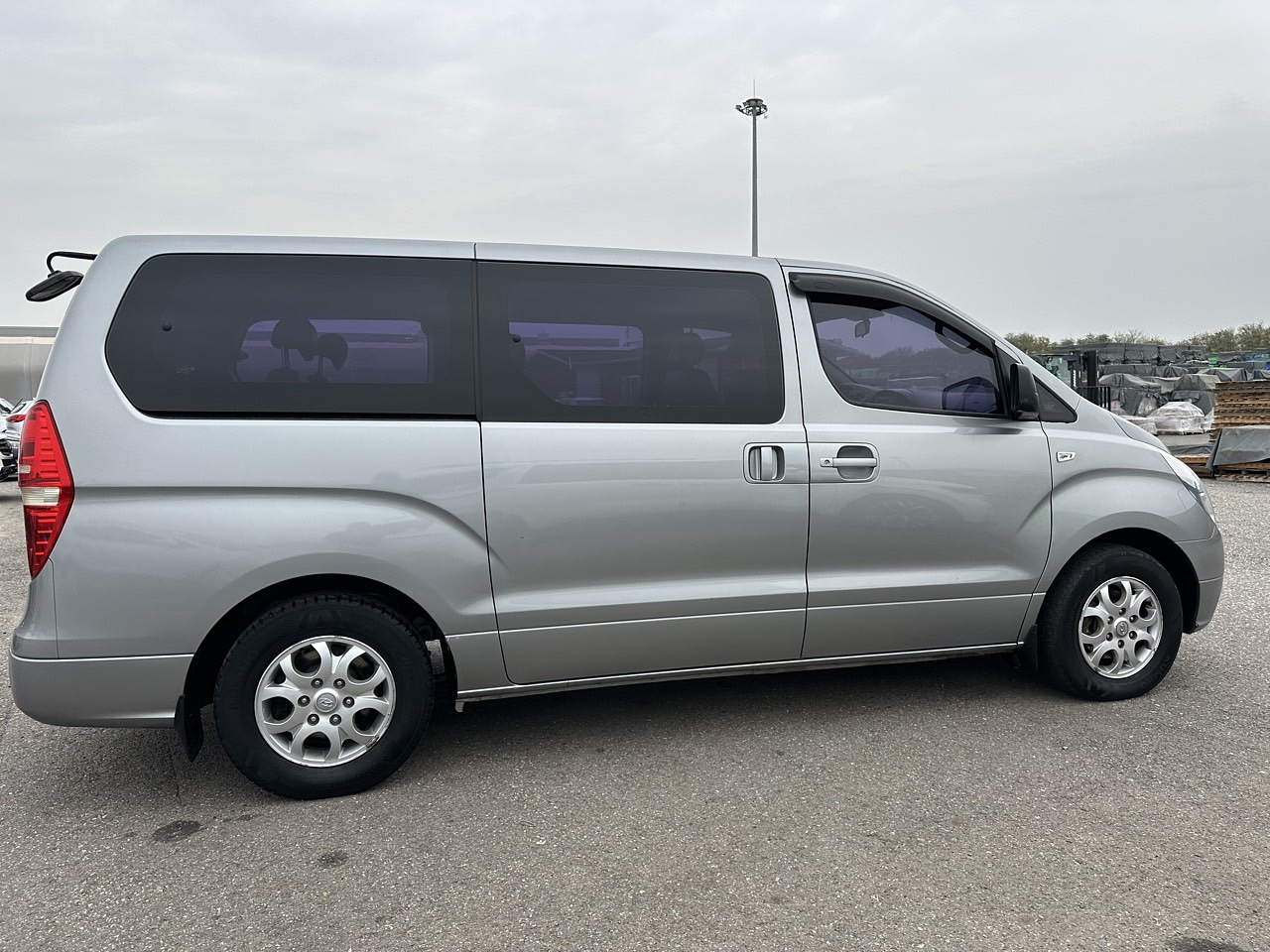 HYUNDAI STAREX 2013 / DIESEL 2.5 / 2WD / 12PASAJEROS 8