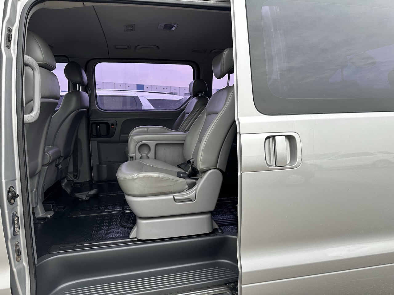 HYUNDAI STAREX 2013 / DIESEL 2.5 / 2WD / 12PASAJEROS 19