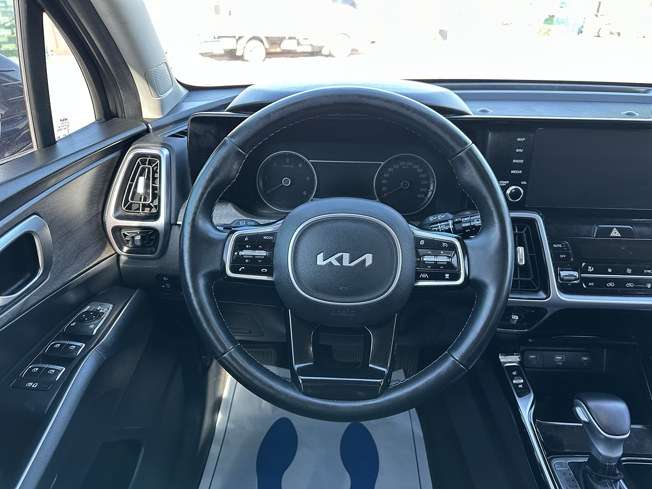 KIA SORENTO 2023 / 7PASAJEROS / CAMARA R / PANTALLA / SMART KEY 19