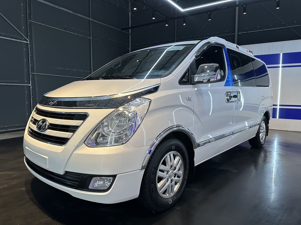 HYUNDAI STAREX 2017 / DIESEL / 2.5 CC / 12PASAJEROS 2