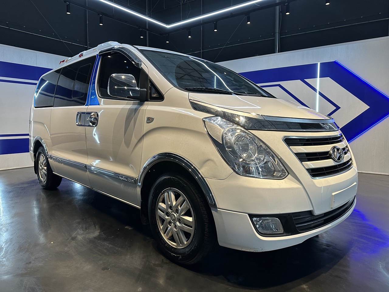 HYUNDAI STAREX 2017 / DIESEL / 2.5 CC / 12PASAJEROS 1