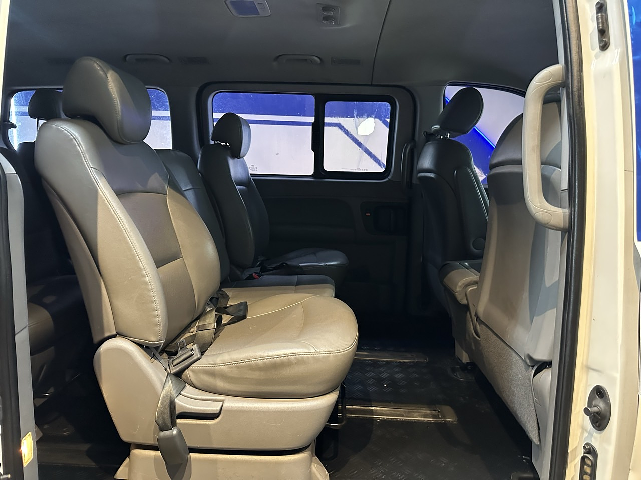 HYUNDAI STAREX 2017 / DIESEL / 2.5 CC / 12PASAJEROS 31