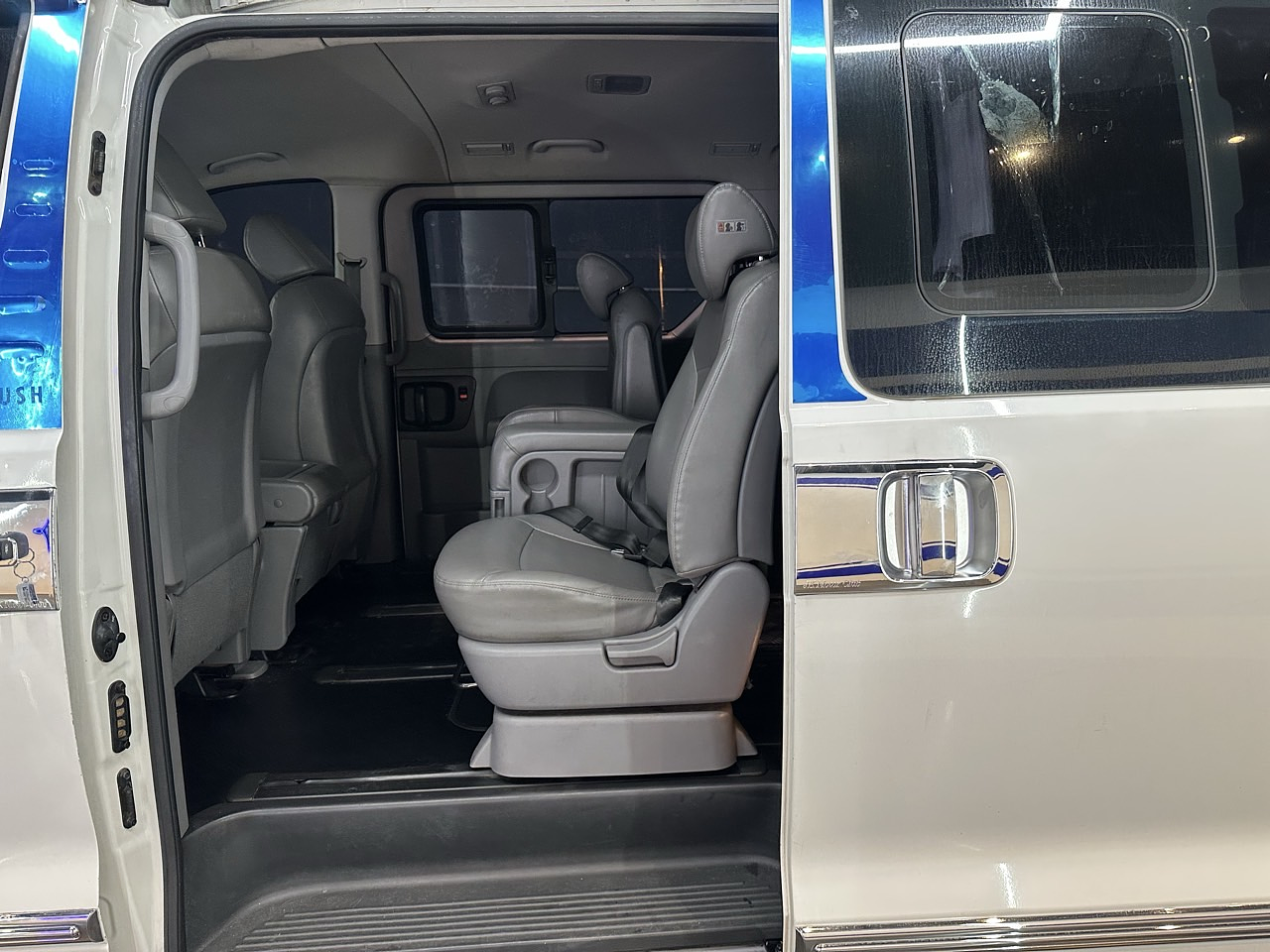 HYUNDAI STAREX 2017 / DIESEL / 2.5 CC / 12PASAJEROS 32