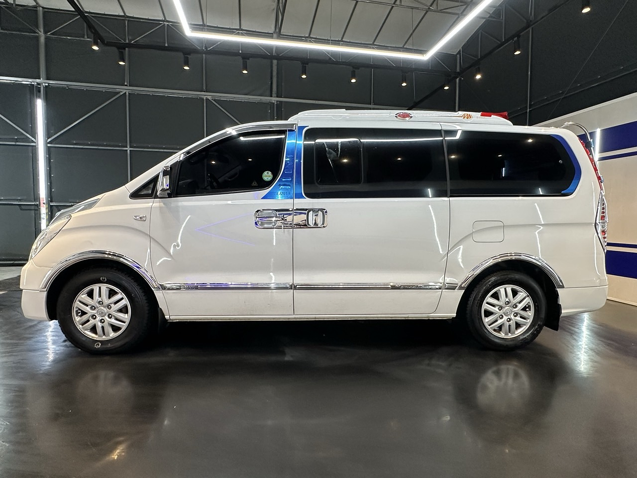 HYUNDAI STAREX 2017 / DIESEL / 2.5 CC / 12PASAJEROS 6