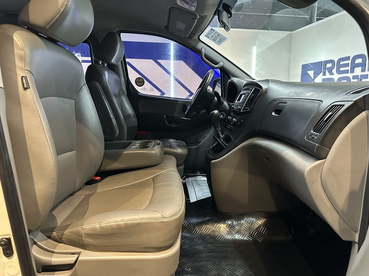 HYUNDAI STAREX 2017 / DIESEL / 2.5 CC / 12PASAJEROS 25