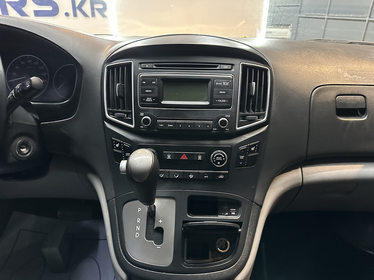 HYUNDAI STAREX 2017 / DIESEL / 2.5 CC / 12PASAJEROS 27