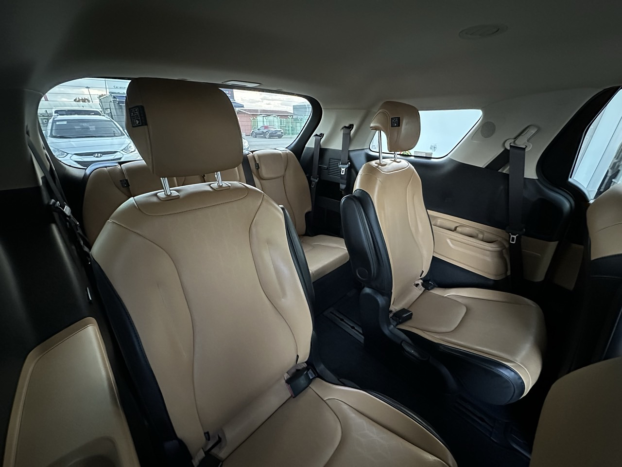 KIA CARNIVAL 2023 / 9PASAJEROS / CÁMARA R / DIESEL 2.2 / 2WD 26