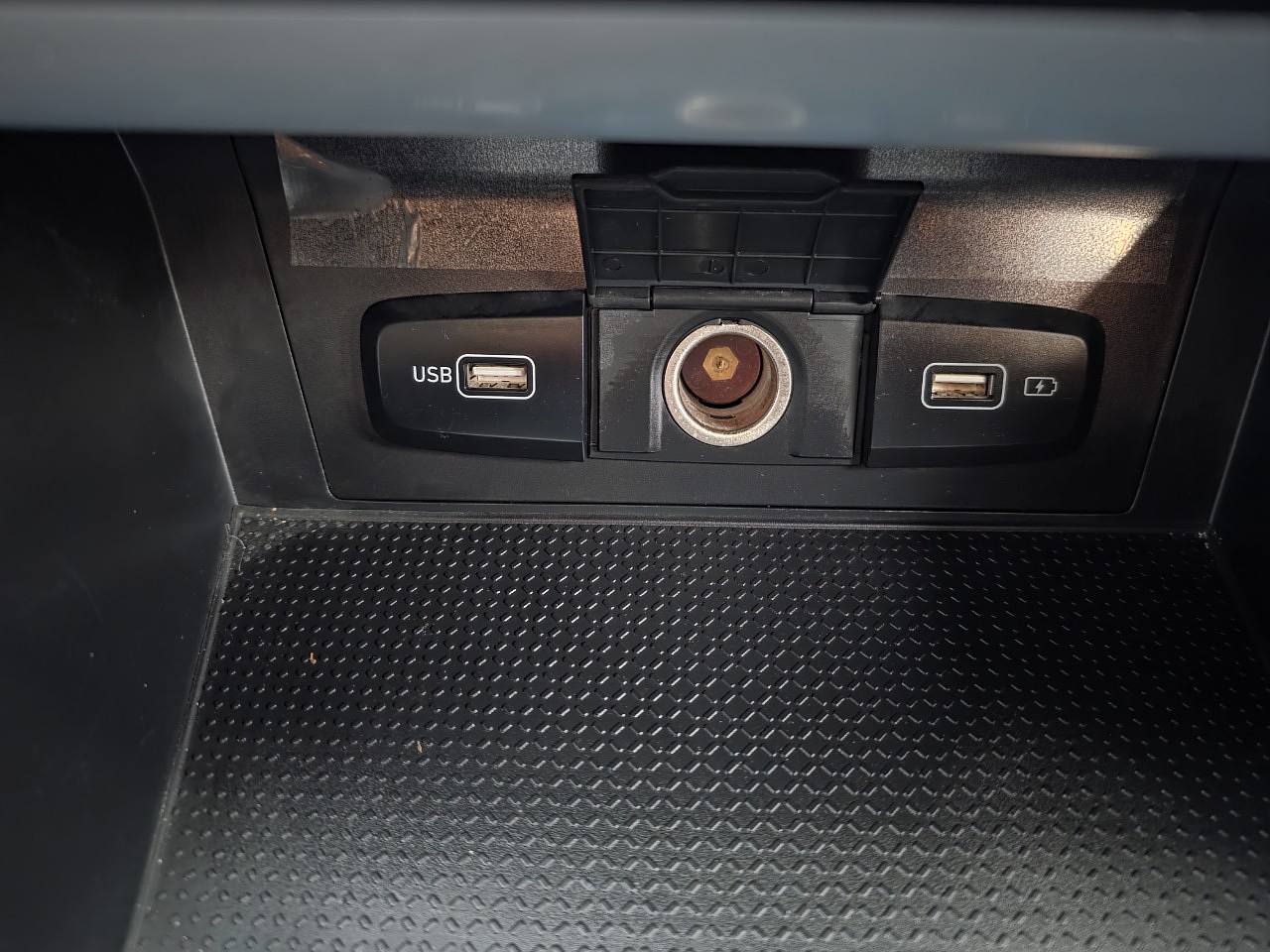  HYUNDAI TUCSON 2022 / AUTOMÁTICA  / DIESEL 2.0 / 2WD / PANTALLA 20