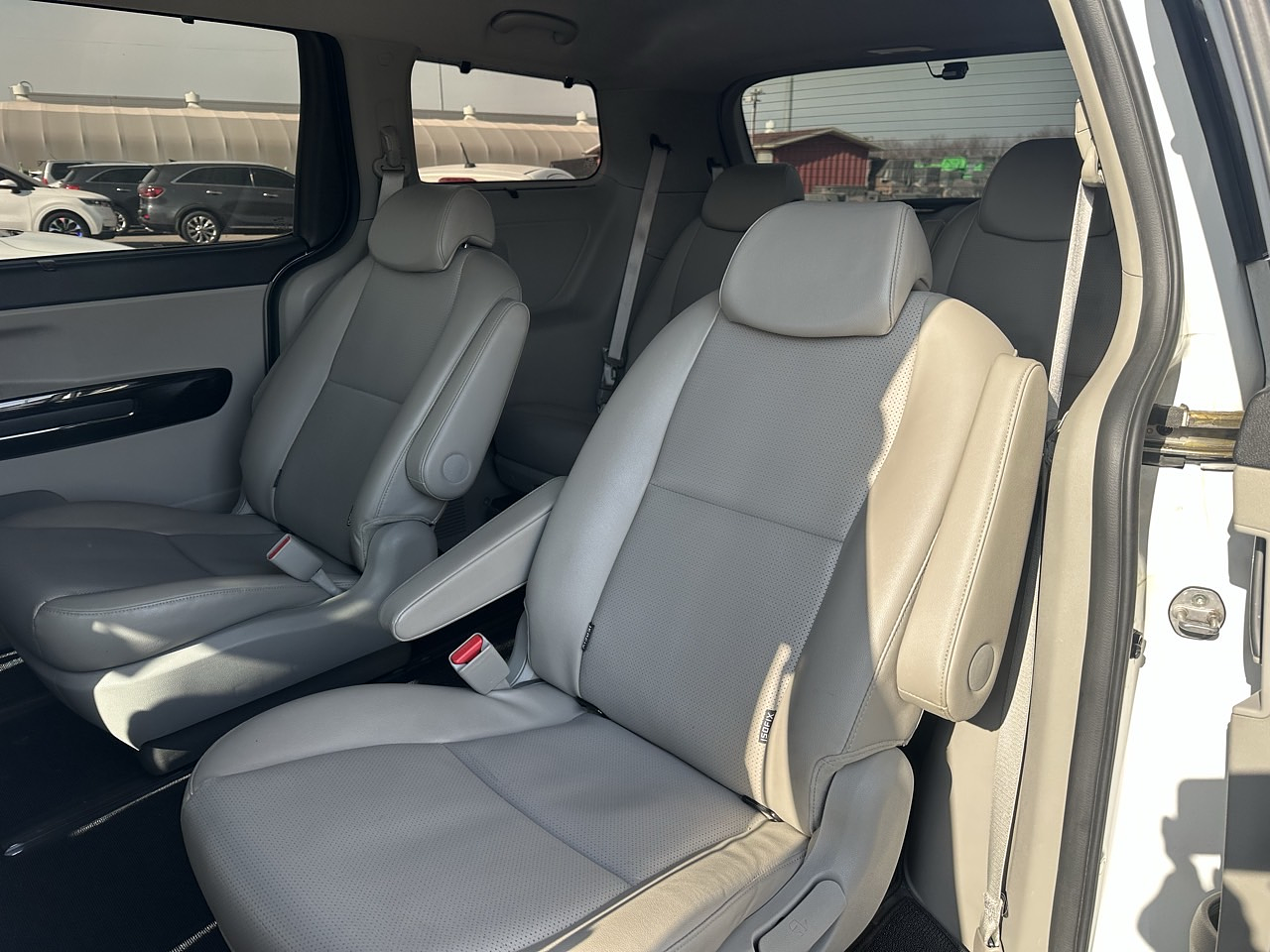 KIA CARNIVAL 2019 / 6PASAJEROS / DIESEL / CAMARA R 27