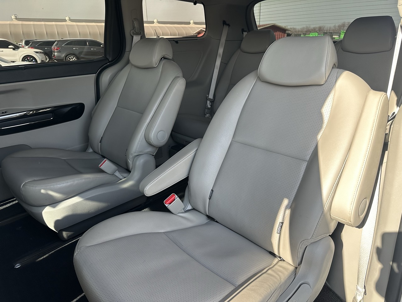 KIA CARNIVAL 2019 / 6PASAJEROS / DIESEL / CAMARA R 26