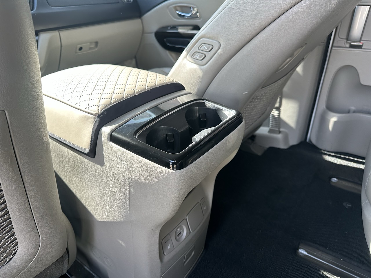 KIA CARNIVAL 2019 / 6PASAJEROS / DIESEL / CAMARA R 32