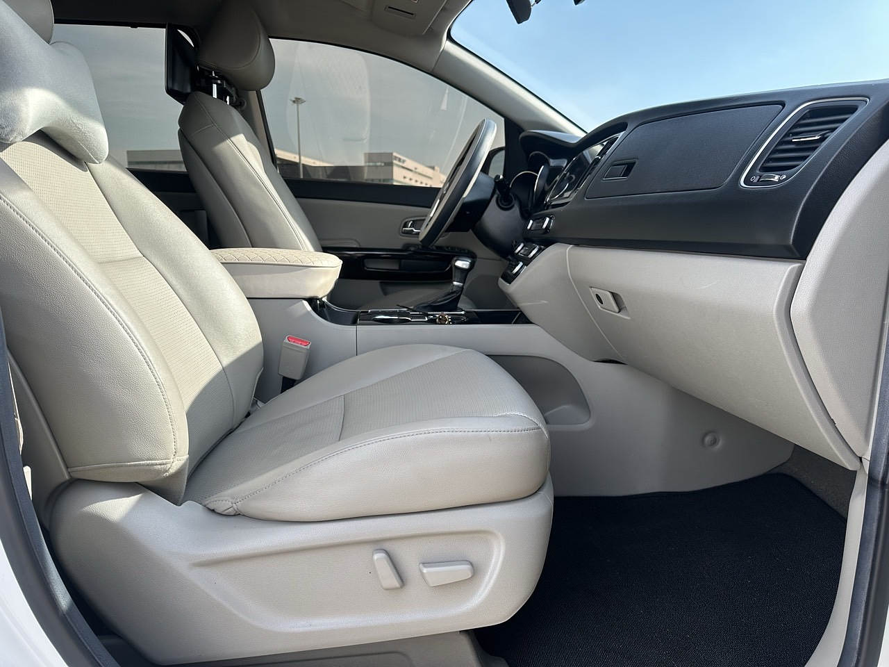 KIA CARNIVAL 2019 / 6PASAJEROS / DIESEL / CAMARA R 24