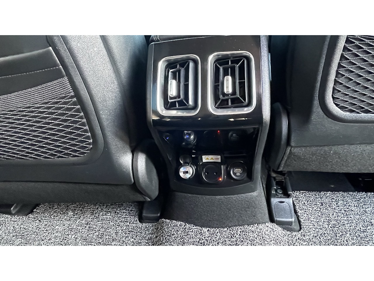 KIA SORENTO 2021 / 7 PASAJEROS / 2WD / DIESEL 2.2 / CAMARA R  31