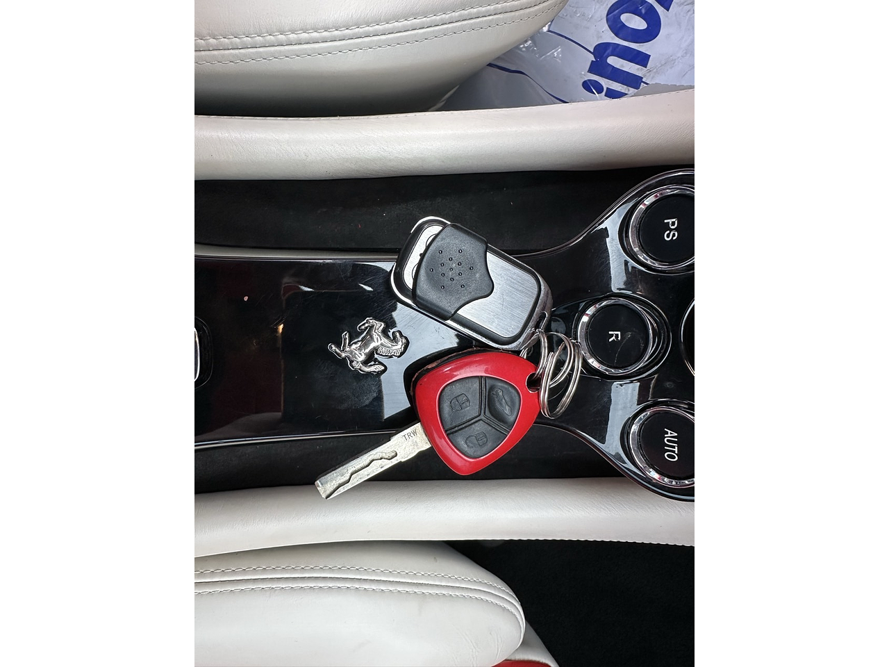 FERRARI CALIFORNIA 2010 / CONVERTIBLE / GASOLINA 4.0CC / 2WD  22