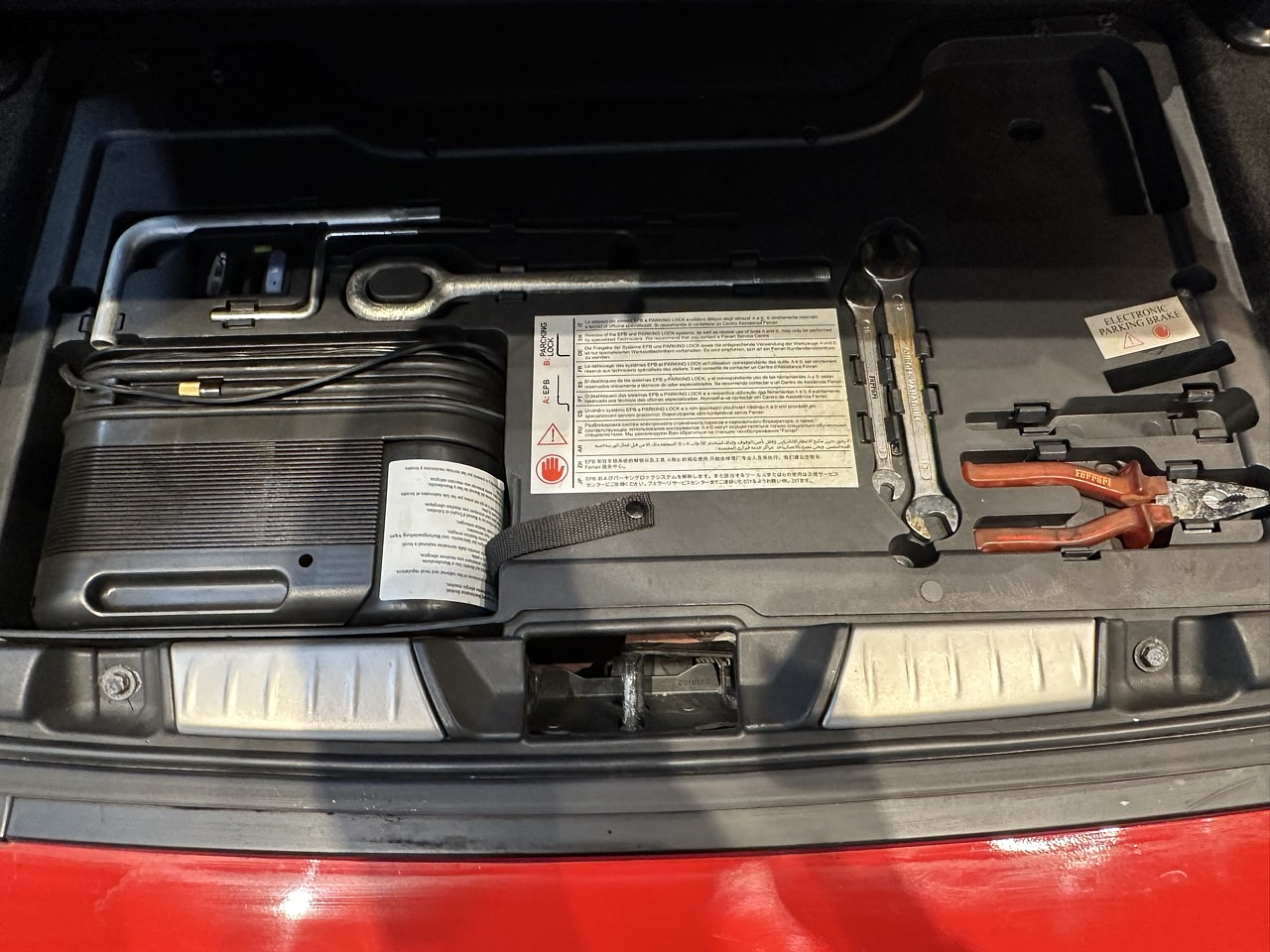 FERRARI CALIFORNIA 2010 / CONVERTIBLE / GASOLINA 4.0CC / 2WD  36