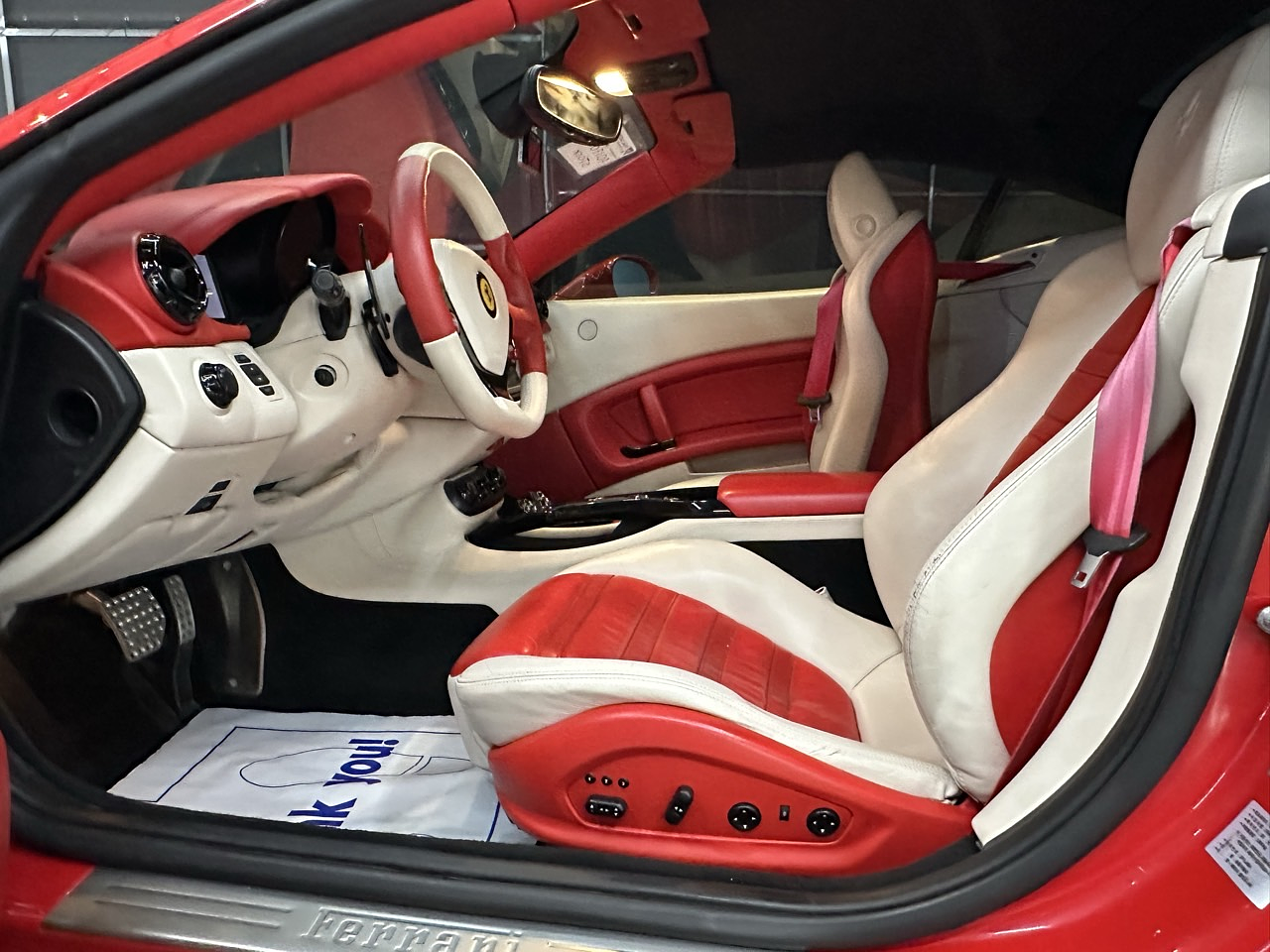 FERRARI CALIFORNIA 2010 / CONVERTIBLE / GASOLINA 4.0CC / 2WD  24