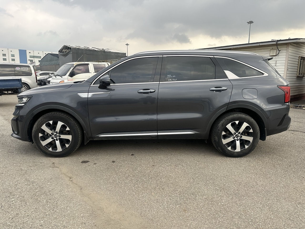 KIA SORENTO 2021 / 7 PASAJEROS / 2WD / DIESEL 2.2 / CAMARA R  6