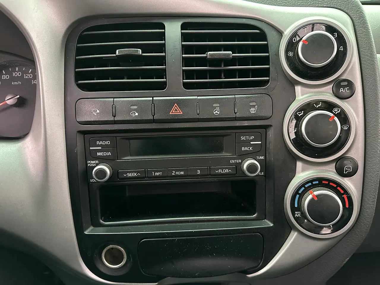 KIA BONGO 2018 / 1.2TON / KINGCAB / MECANICA CAJA 6TA / 2WD 22